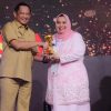 Komitmen Tinggi Terhadap Kualitas Kesehatan, Bupati Kasmarni Terima Penghargaan UHC Award 2023