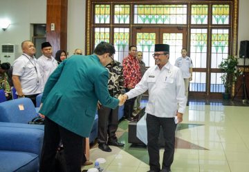 Buka Sosialisasi Beasiswa Keluarga PKH Sekda Arfan Pesan Kesempatan Tidak Datang Dua Kali