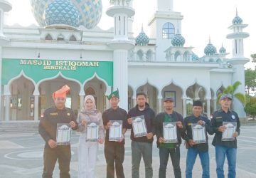 LMCM membagikan jadwal imsakiyah ke warga Bengkalis