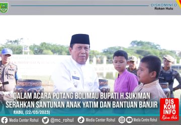 Bupati Serahkan Santunan Anak yatim dan Bantuan Banjir saat acara Potang Belimau