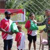 Prajurit Jaladara Satgas Yonif 132/BS Menyalurkan Bantuan Sembako dan Baju dari Kemensos RI Kepada Masyarakat Perbatasan Papua