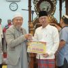 Safari Ramadhan Perdana di Masjid Agung Al-ikhlas Bagansiapiapi, Bupati Rohil Serahkan Bantuan Kepada 25 Masjid dan Musholla