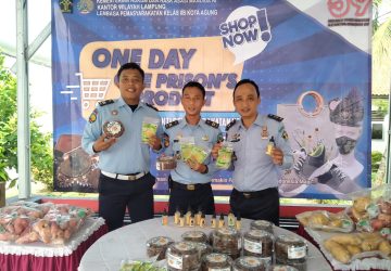 Produk Unggulan WBP Habis Diborong, Lapas Kotaagung Gelar Aksi One Day One Prison’s Product dalam Rangka HBP ke-59