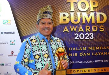 Bupati Siak Raih Penghargaan Top Pembina BUMD 2023