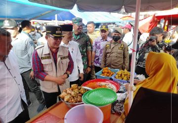 Wako Ahmadi Zubir Bersama Wawako Alvia Santoni, Buka Pasar Ramadhan