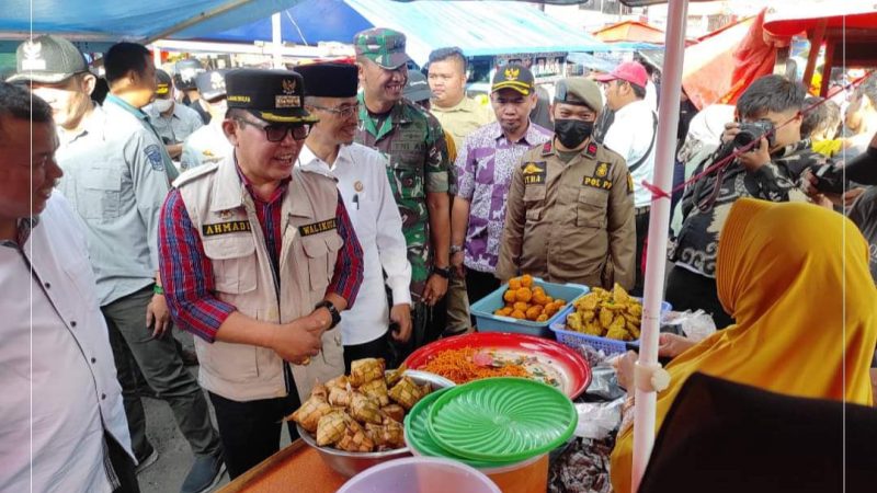 Wako Ahmadi Zubir Bersama Wawako Alvia Santoni, Buka Pasar Ramadhan