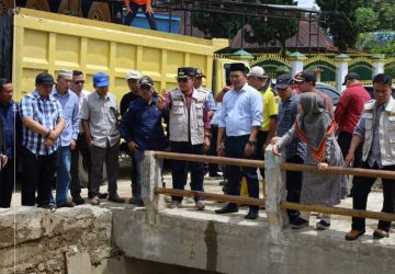 Walikota Sungai Penuh, Ahmadi Zubir Tninjau Lokasi Banjir Bandang di Desa Ulu Air