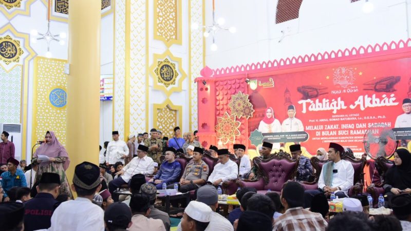 Hadirkan Ustadz Abdul Somad, Bupati Bengkalis Kasmarni Bersama Ribuan Masyarakat Peringati Nuzulul Quran di Masjid Arafah
