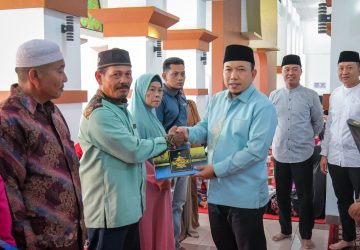 Pemkab Siak Buka Bersama BHL, Tukang Ojek, Becak dan Sampan Penyebrangan
