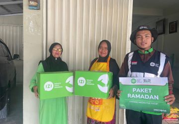 IZI Riau dan Sarapan Pagi Lontong Medan Pak Yusuf Bersama Salurkan Paket Ramadan dari Sedekah Pelanggan