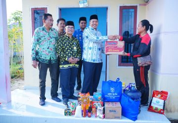 Bupati Alfedri Serahkan Bantuan Korban Angin Puting Beliung