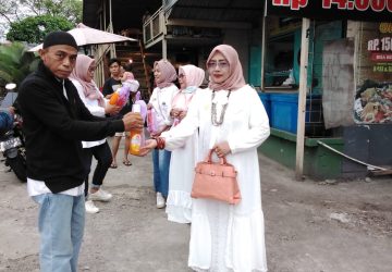 Komunitas PHINISI Kota Makassar Melakukan Kegiatan Berbagi Takjil Dan Dirangkaikan Arisan Bulanan