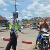 Polres Muara Enim Memantau Arus Mudik Waspada Kemacetan Perlintasan Kereta Api Simpang Belimbing
