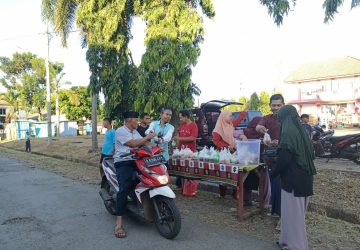 Berbagi Keberkahan Bulan Ramadhan 1444 H, Forum UMKM Penengahan Bagi-bagi Takjil