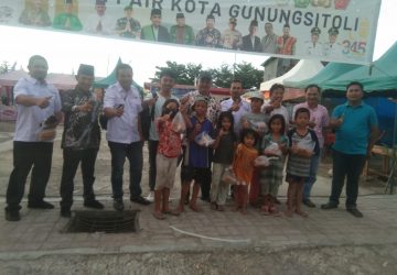 Beri Rasa Peduli! SMSI Kepulauan Nias Bagi-bagi Takjil Kepada Pemulung dan Jukir