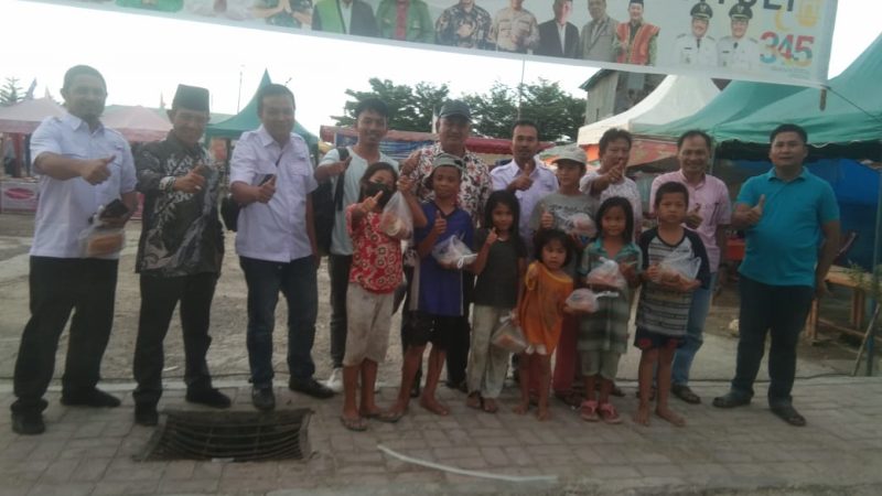 Beri Rasa Peduli! SMSI Kepulauan Nias Bagi-bagi Takjil Kepada Pemulung dan Jukir