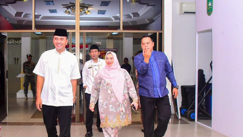 Bupati Kasmarni Hadiri HUT Korem 031/WB ke-64