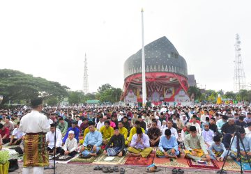 Wabup Bagus Sholat Ied Bersama Masyarakat Negeri Junjungan di Lapangan Tugu Bengkalis