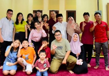 Open House Lebaran Malam ke-2, Warga Tionghoa Kunjungi Kediaman Wabup Bengkalis Bagus Santoso