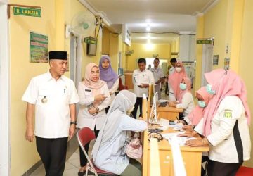 Hari Pertama Kerja Setelah Lebaran, Pj Bupati Apriyadi Langsung Sidak Pelayanan Publik