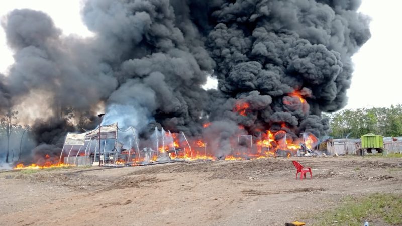 Gudang BBM Ilegal Di Simpang Tanjung Kecamatan Belimbing Terbakar