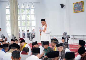 Pj Bupati Kampar Dampingi Gubri Syamsuar Ziarah Kubur Aghi Ayo Onam