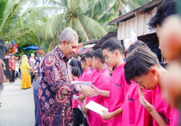 Hadiri Acara Santunan Anak Yatim di Desa Padang Mutung, Pj. Bupati Kampar Menyantuni Anak Yatim Merupakan Wujud Kepedulian Terhadap Sesama