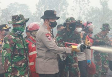 Kapolda Riau M Iqbal Cek Langsung Titik Lokasi Karhutla