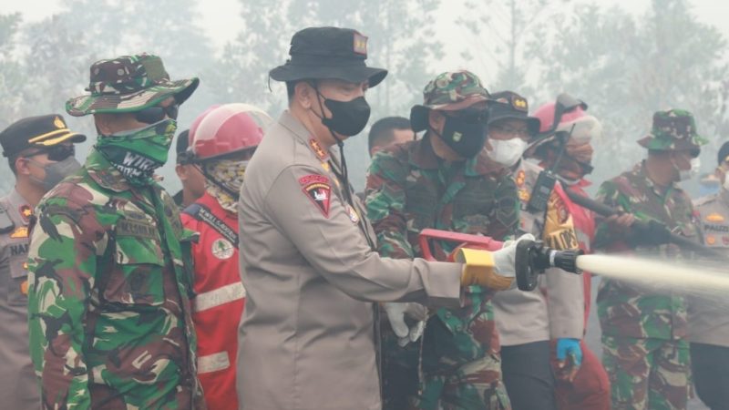 Kapolda Riau M Iqbal Cek Langsung Titik Lokasi Karhutla