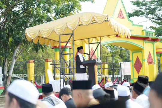 Bupati Inhil HM Wardan Laksanakan Sholat Idul Fitri 1444 H di Lapangan Gajah Mada Tembilahan