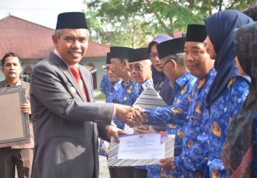 Serahkan Berbagai Penghargaan Pada Hardiknas 2023, Pj Bupati Kampar Bacakan Pidato Mendikbud Riset dan Tekonologi RI