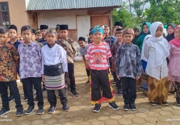 Kenakan Pakaian Batik dan Adat, Siswa/siswi di Tanggamus Peringati Hari Pendidikan Nasional