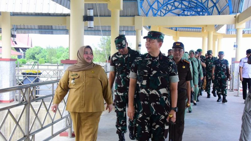Bupati Kasmarni Sambut Kedatangan Danrem 031/WB di Pelabuhan BSL