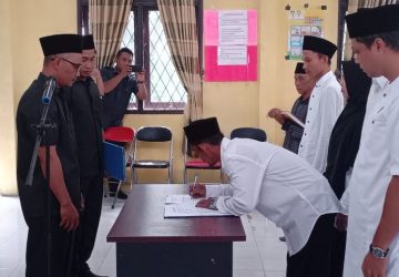 Ketua Bapekam, Sairun Lantik Panitia Pilpung Kampung Langkai 2023