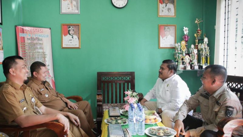 Ketua Komisi IV Dampingi Bupati Tinjau Pelaksanaan Ujian Akhir