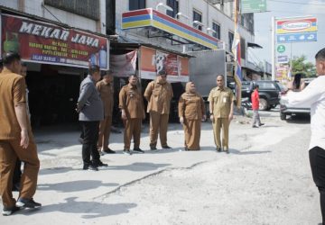Menindaklanjuti Laporan Masyarakat, Bupati Bengkalis Intruksikan Dinas PUPR Bengkalis Perbaiki Jalan Rusak