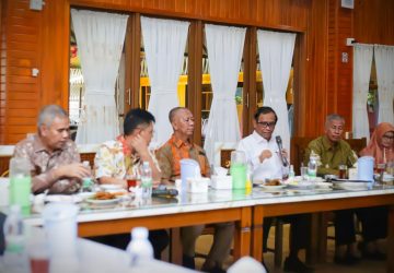 Pj Bupati Kampar Dampingi Menkopolhukam Silahturahmi Bersama Seluruh Civitas akademika se-provinsi Riau