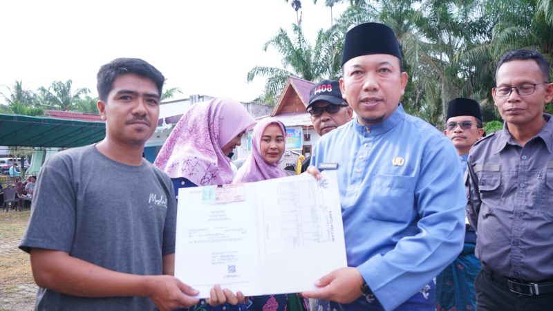 Bujang Kampung Berbari Saluran Bantuan Beras Bagi 80 Kepala Keluarga Tidak Mampu