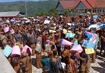 Ribuan Perangkat Desa Demo di Kantor Bupati Kerinci, Tuntut Hak