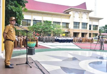 Perdana Jadi Pembina Apel Gabungan  Pj Bupati Kampar M Firdaus Tegaskan : Tingkatkan Disiplin Kerja, Profesional, Laksanakan Sesuai Aturan