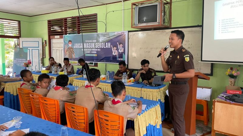 Kejari INHU dan JMSI Adakan Penyuluhan Hukum Jaksa di SMP N 1 Seberida