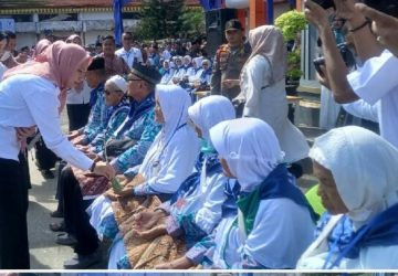 Bupati Indragiri Hulu Rezita Meylani Yopi.SE Lepas 220 JCH Salah Satunya Termuda 29 Tahun