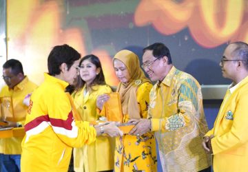 Menjadi Pejabat Publik Vooting Terbanyak, Ketua DPD Golkar Inhil HM WARDAN Raih Penghargaan Golkar Award 2023