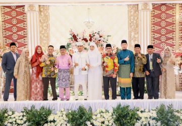 Pj Bupati Kampar Mhd Firdaus Jadi Saksi Pernikahan M. Rabbani Anugrahrosah, ST Bin Cokroaminoto dengan Nadhella Fahira Faradisha, ST Binti H. Dulfitri.