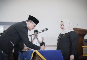 Bupati Kasmarni Lantik 94 Kepala Sekolah TK, SD dan SLTP