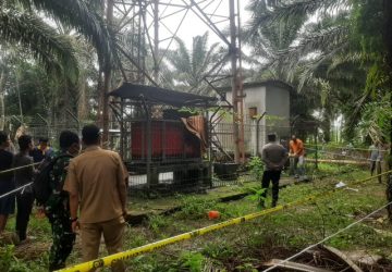 Gegerkan Penemuan Mayat Tersangkut Di Pagar Area Gardu Tower XL