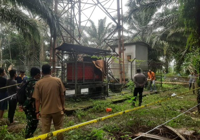 Gegerkan Penemuan Mayat Tersangkut Di Pagar Area Gardu Tower XL