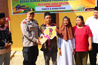 Hari Bhayangkara, Kapolres Indragiri Hulu Resmikan Program Bersih ke-14 di Kecamatan Sunggai lala