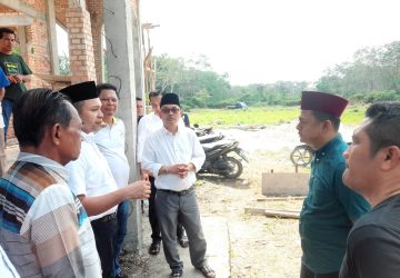 Ditinjau Pj. Bupati Kampar, Masyarakat Berharap Semoga Pembangunan Mesjid Nurul Azhar ini Dapat Segera di Selesaikan