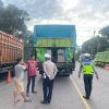 Kasat Lantas Polres Muara Enim Berikan Himbauan Supir Truck di Jalan Lintas